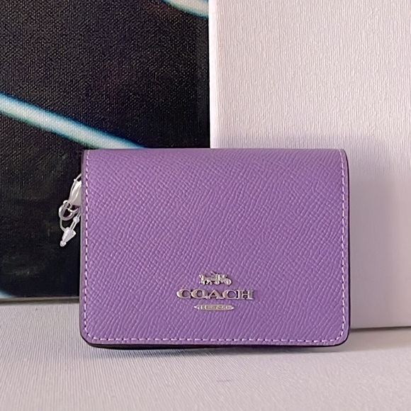 Coach 
MINI WALLET ON A CHAIN WITH SIGNATURE CANVAS INTERIOR - Picture 2 of 8